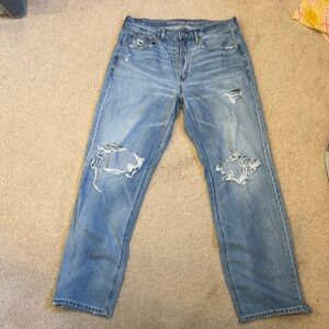 American eagle low rise ripped light wash baggy jeans